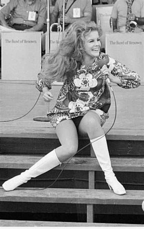 Ann-margret nud - The Dean Martin Show (February 26, 1970).Dean and Ann-Margret sing a medley: - Hey, Good Lookin' - (Sittin' on) The Dock of the Bay - That Old Feeling - ...